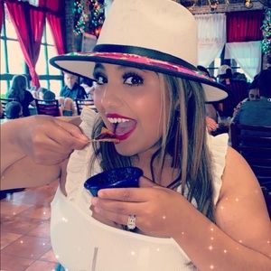 Meet your Posher, Stephanie